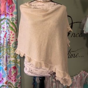 Wool blend poncho with ruffled hem By Notice OS